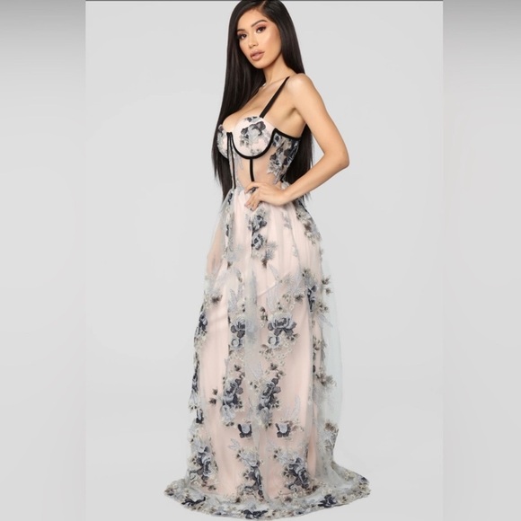 Fashion Nova Such A Dream Corset Maxi Dress Tulle Floral Embroidery Small NWT - Picture 1 of 16